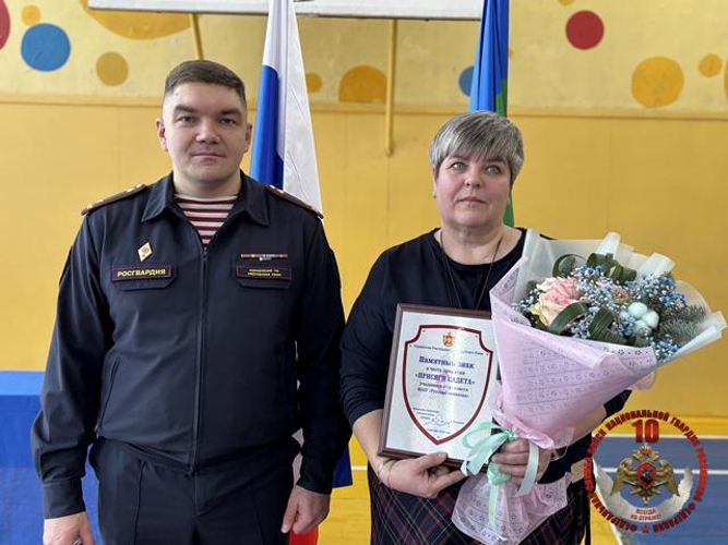 В Республике Коми представители Росгвардии торжественно вручили погоны подшефным кадетам Русской гимназии 