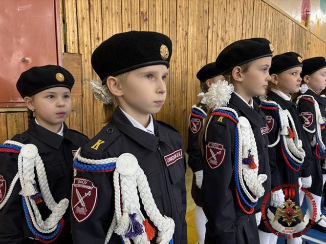 В Республике Коми представители Росгвардии торжественно вручили погоны подшефным кадетам Русской гимназии 