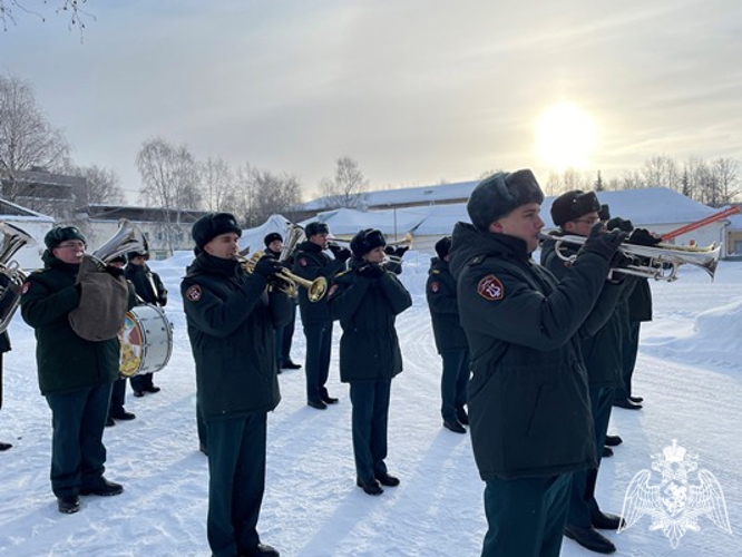 Военнослужащие Центра подготовки личного состава Росгвардии возложили цветы к памятнику Александра Сергеевича Пушкина (видео)