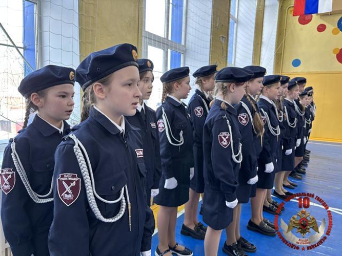 В Республике Коми представители Росгвардии торжественно вручили погоны подшефным кадетам Русской гимназии 
