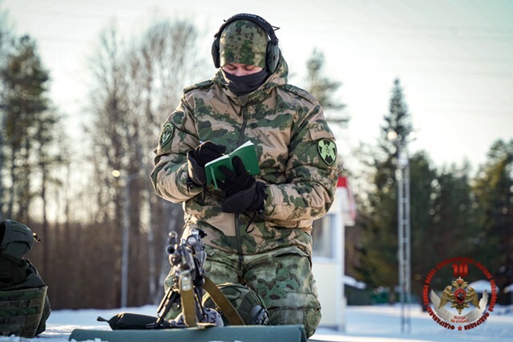 Росгвардейцы-снайперы из Республики Коми под Петербургом провели боевые стрельбы