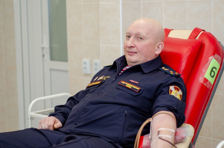Росгвардейцы Сыктывкара приняли участие в донорской акции накануне юбилеев ведомства