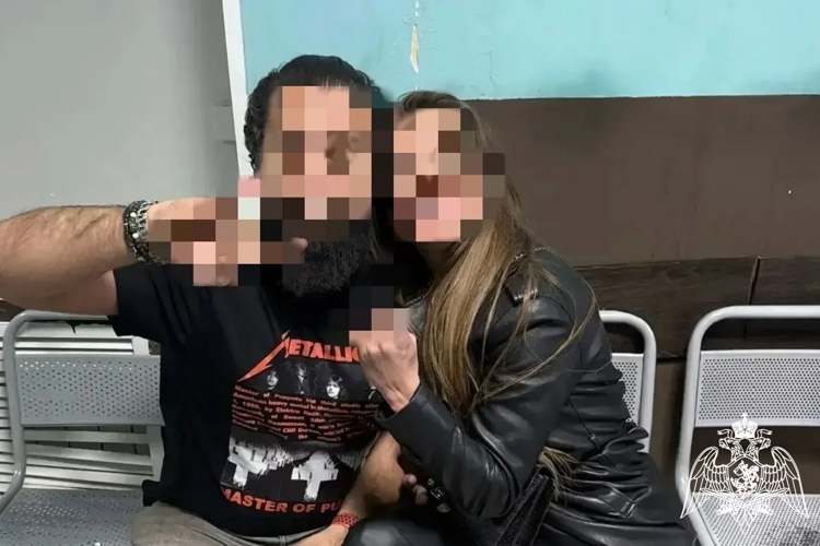 Росгвардия задержала жителей Коми, забравшихся на крышу здания в центре Петербурга