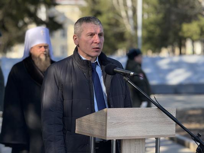 В Сыктывкаре росгвардейцы возложили цветы к мемориалам в преддверии 10-летия ведомства