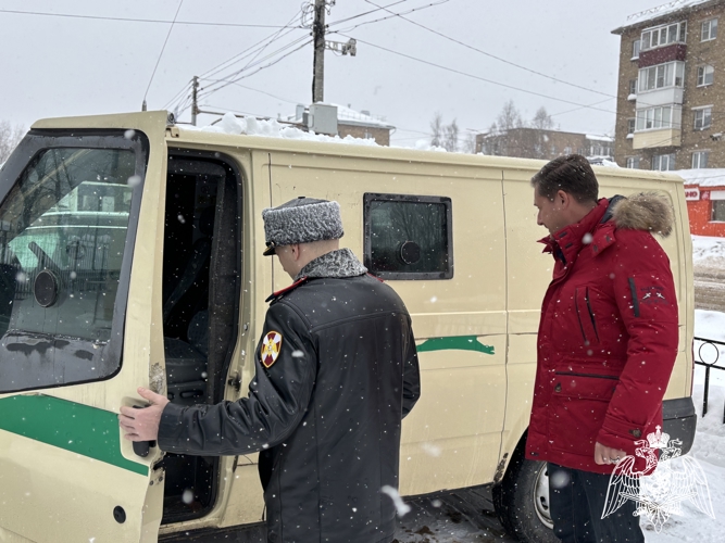 Финансовая организация Республики Коми передала автомобиль Росгвардии для нужд СВО