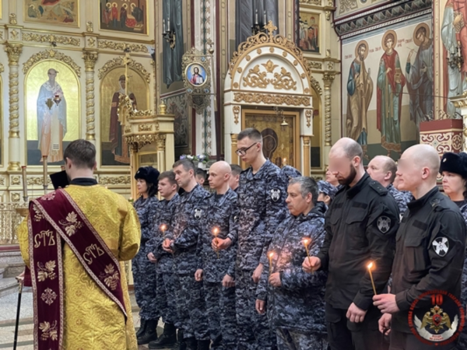 В Сыктывкаре росгвардейцы приняли участие в молебне в честь юбилейных дат ведомства