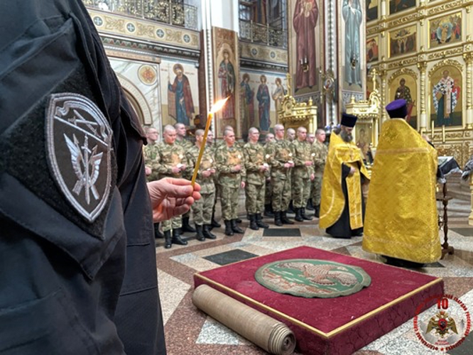 В Сыктывкаре росгвардейцы приняли участие в молебне в честь юбилейных дат ведомства