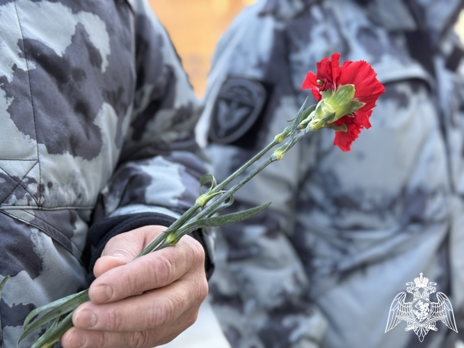 Сотрудники ОМОН «Зырянин» почтили память погибшего боевого товарища