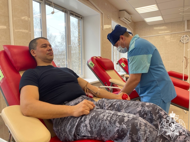 Росгвардейцы Сыктывкара приняли участие в донорской акции накануне юбилеев ведомства