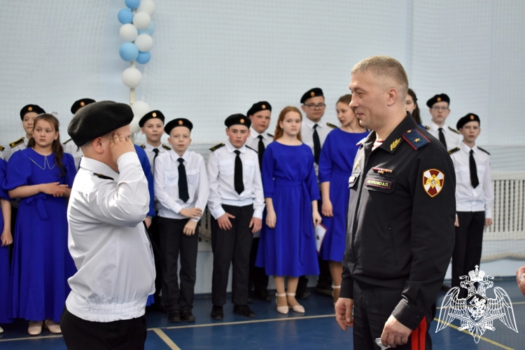 Начальник Управления Росгвардии по Республике Коми посетил кадетский бал в подшефной Выльгортской школе