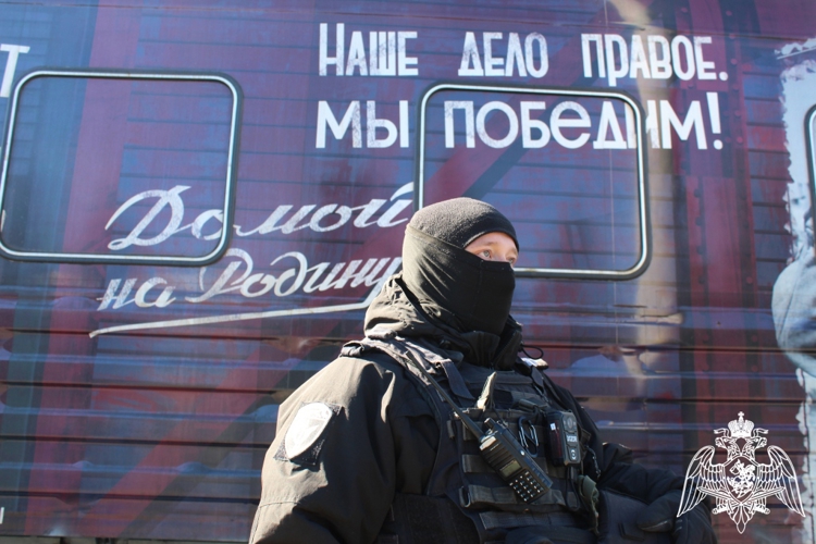 Сотрудники ОМОН «Зырянин» обеспечивают безопасность «Поезда Победы» в Сыктывкаре