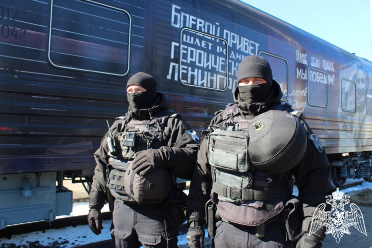 Сотрудники ОМОН «Зырянин» обеспечивают безопасность «Поезда Победы» в Сыктывкаре