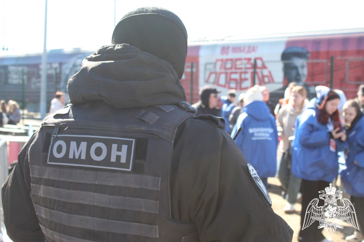 Сотрудники ОМОН «Зырянин» обеспечивают безопасность «Поезда Победы» в Сыктывкаре
