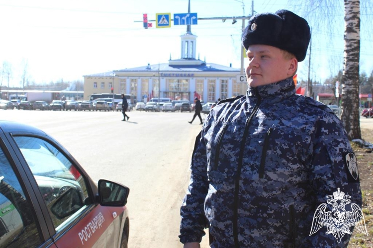 Сотрудники ОМОН «Зырянин» обеспечивают безопасность «Поезда Победы» в Сыктывкаре