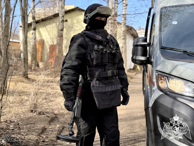 Взрывотехники ОМОН «Зырянин» Управления Росгвардии по Республике Коми обследовали подозрительный предмет в Сыктывкаре