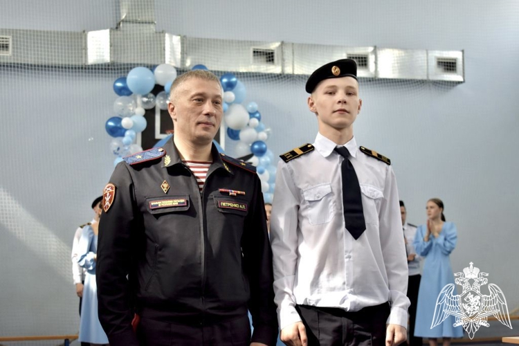 Начальник Управления Росгвардии по Республике Коми посетил кадетский бал в подшефной Выльгортской школе