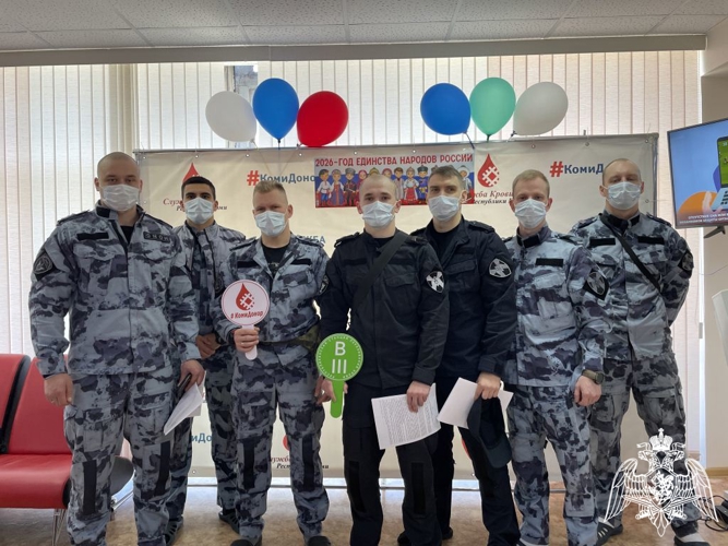 В Сыктывкаре сотрудники Росгвардии пополнили банк донорской крови в Национальный день донора