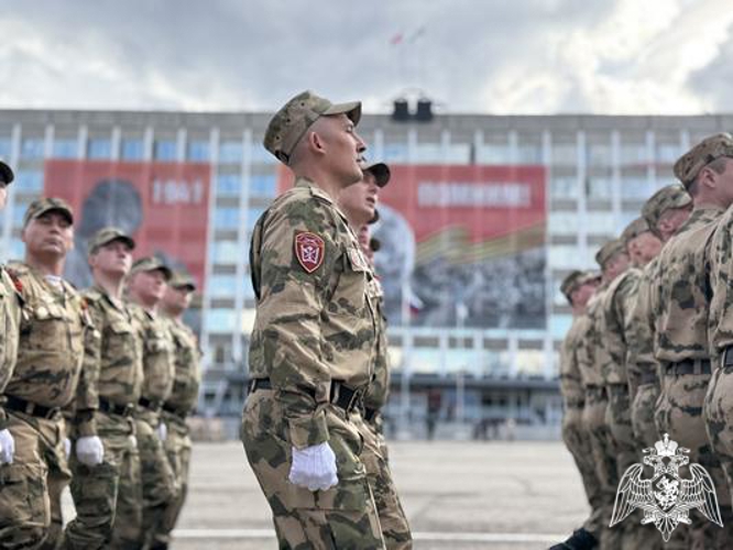 В Сыктывкаре росгвардейцы приняли участие в торжественном шествии в честь празднования Дня Победы