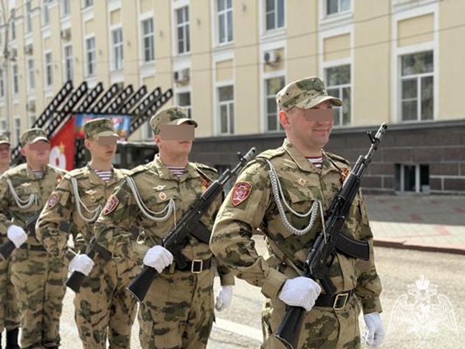 В Сыктывкаре росгвардейцы приняли участие в торжественном шествии в честь празднования Дня Победы