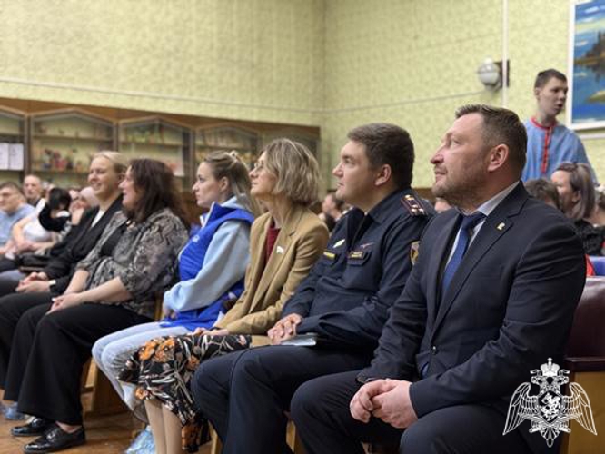 Росгвардия Коми совместно с представителями Совета Федерации, Госдумы и партии «Единой России» навестили воспитанников Республиканского Кочпонского интерната