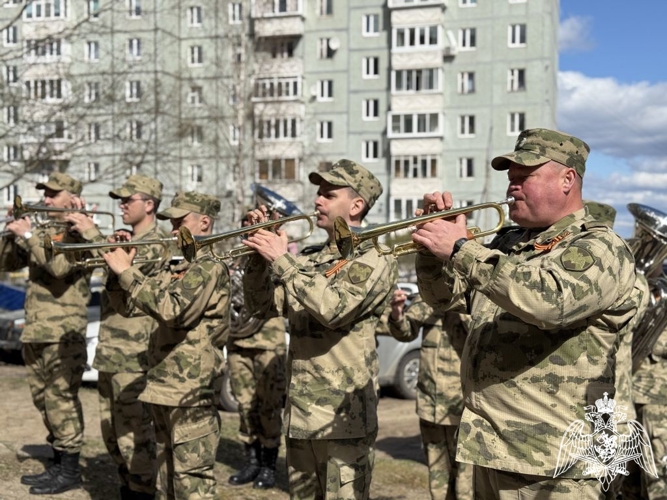 В Сыктывкаре росгвардейцы организовали праздник для ветерана в честь Дня Победы