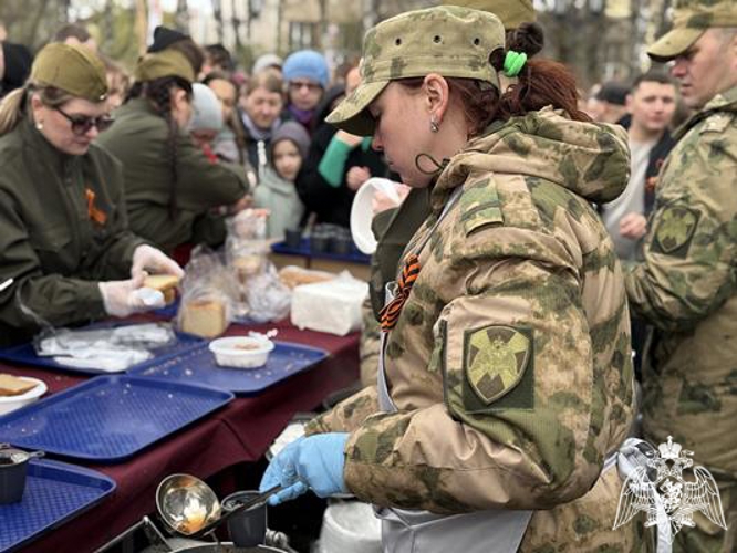В Сыктывкаре росгвардейцы в День Победы приняли участие в тематических площадках