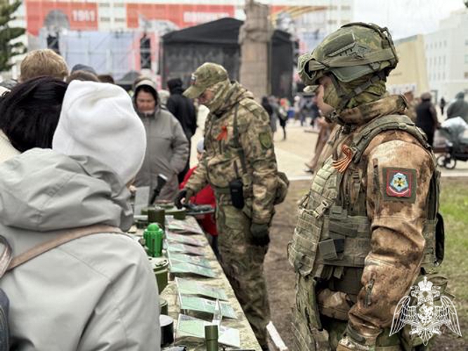 В Сыктывкаре росгвардейцы в День Победы приняли участие в тематических площадках