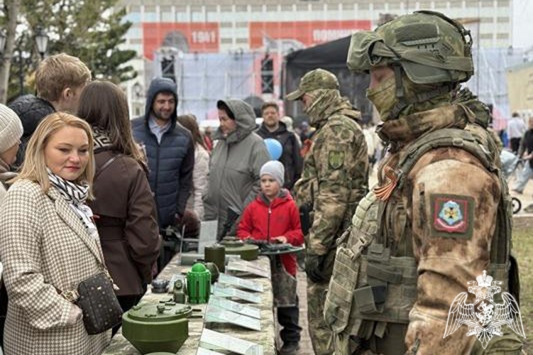 В Сыктывкаре росгвардейцы в День Победы приняли участие в тематических площадках