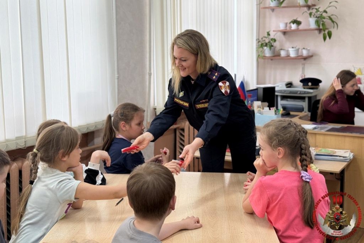 В Сыктывкаре росгвардейцы провели интеллектуальный квиз «Код безопасности» для учащихся Русской гимназии