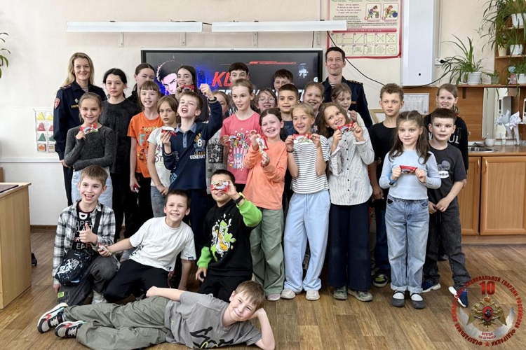 В Сыктывкаре росгвардейцы провели интеллектуальный квиз «Код безопасности» для учащихся Русской гимназии