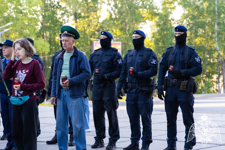 Росгвардия Коми присоединилась к акции «Свеча памяти»