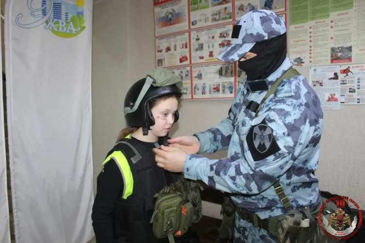 Сотрудники ОМОН «Зырянин» приняли участие в интерактивной выставке «Безопасность детства»
