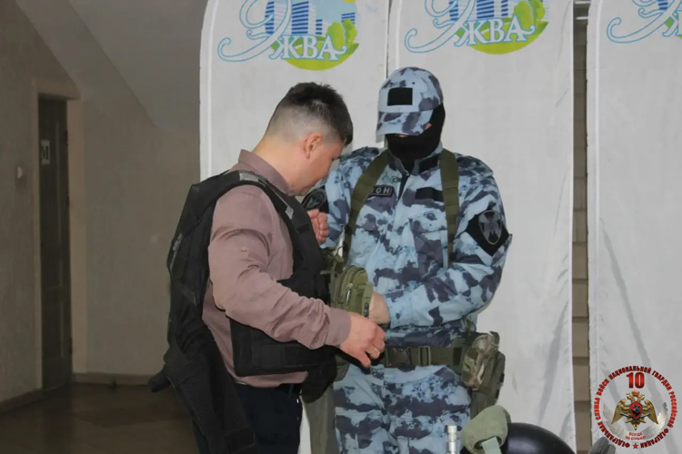 Сотрудники ОМОН «Зырянин» приняли участие в интерактивной выставке «Безопасность детства»