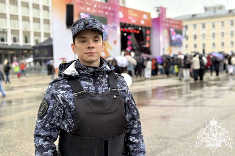 Охрана правопорядка в День молодёжи: Росгвардия и полиция совместно обеспечили безопасность граждан в Республике Коми