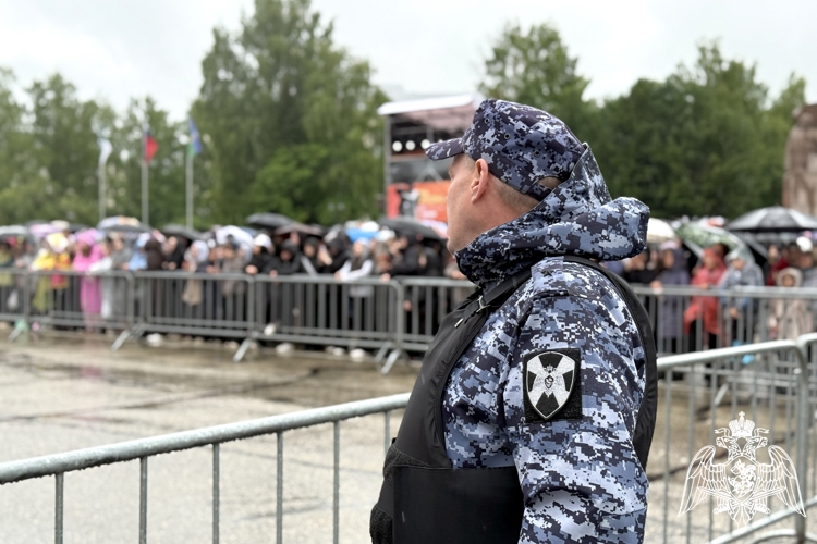 Охрана правопорядка в День молодёжи: Росгвардия и полиция совместно обеспечили безопасность граждан в Республике Коми