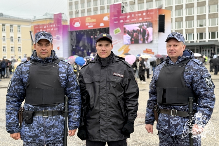 Охрана правопорядка в День молодёжи: Росгвардия и полиция совместно обеспечили безопасность граждан в Республике Коми