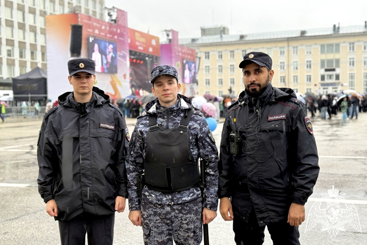Охрана правопорядка в День молодёжи: Росгвардия и полиция совместно обеспечили безопасность граждан в Республике Коми