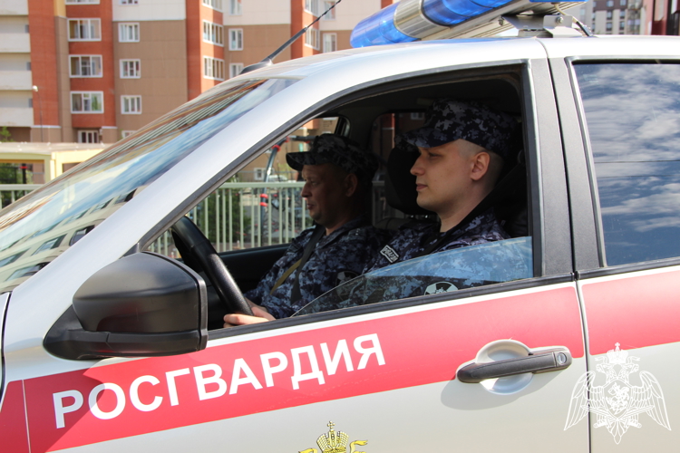 В Сыктывкаре росгвардейцы задержали агрессивного посетителя кафе