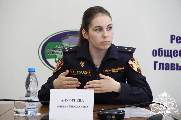 В Сыктывкаре прошла прямая линия о порядке поступления на службу в подразделения вневедомственной охраны Росгвардии  