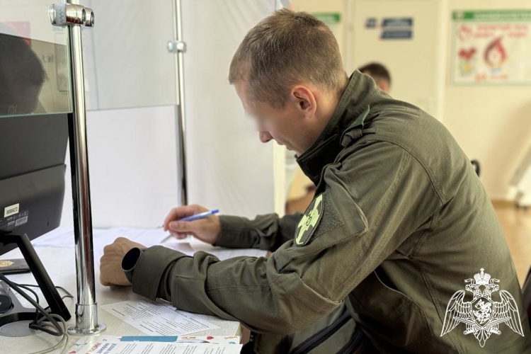 В Сыктывкаре росгвардейцы приняли участие в ведомственной акции «От сердца к сердцу»