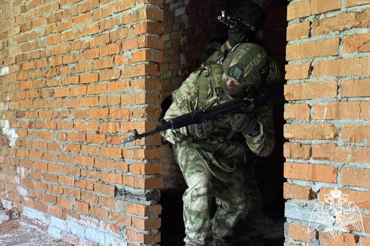 Сотрудники ОМОН «Зырянин» совершенствовали профессиональные навыки в ходе полевых занятий