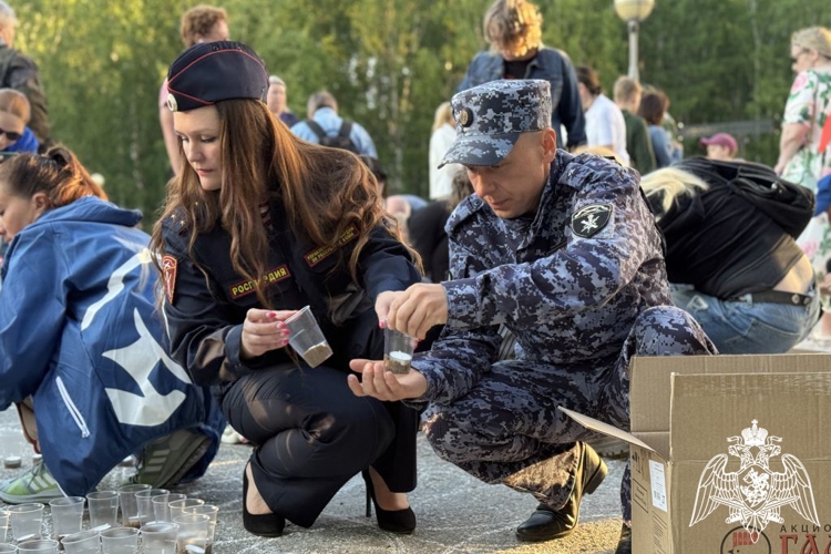 В Сыктывкаре росгвардейцы приняли участие в патриотической акции «Огненные картины войны»