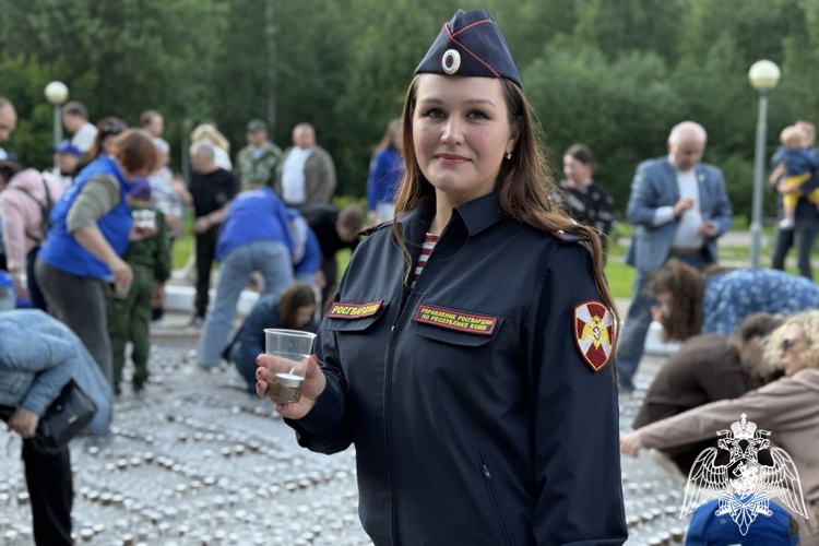В Сыктывкаре росгвардейцы приняли участие в патриотической акции «Огненные картины войны»