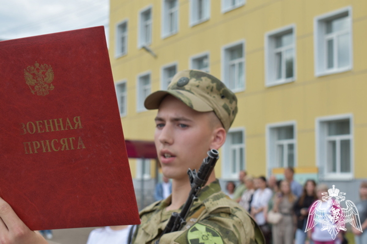 В Сыктывкаре состоялась торжественная присяга для военнослужащих по призыву в Центре подготовки личного состава Росгвардии