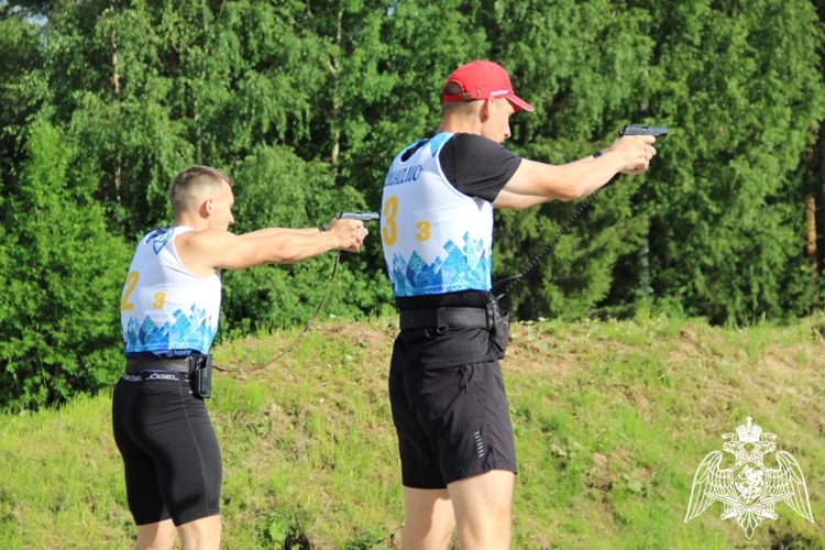 В Сыктывкаре состоялся чемпионат по служебному двоеборью памяти сотрудника ОМОН «Зырянин» Алексея Опацкого