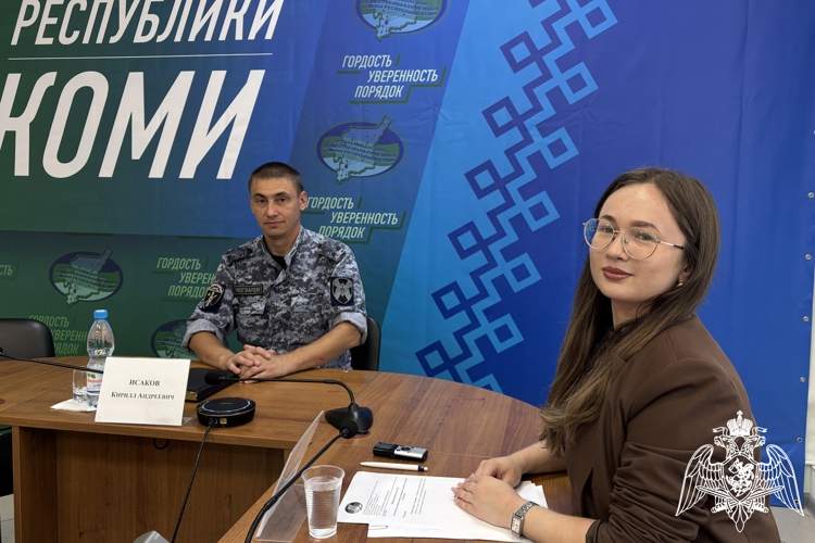 В Сыктывкаре росгвардейцы приняли участие в прямой линии и напомнили гражданам о правилах обращения с оружием 
