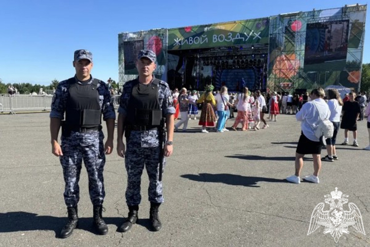 В Коми росгвардейцы обеспечивают правопорядок  всероссийского фестиваля воздухоплавания «ЖИВОЙ ВОЗДУХ»