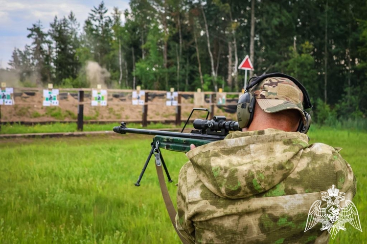 Росгвардейцы из Республики Коми соревновались в снайперской стрельбе под Петербургом