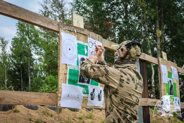 Росгвардейцы из Республики Коми соревновались в снайперской стрельбе под Петербургом