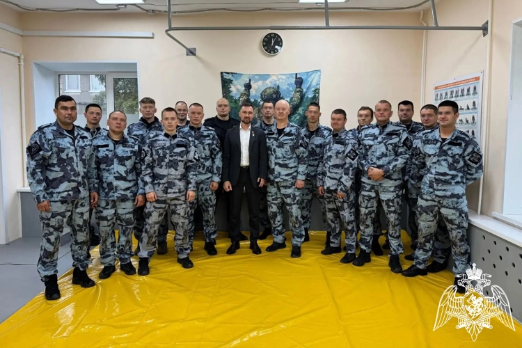 «Главное - оставаться верным себе»: Герой России Станислав Кочев встретился с бойцами сыктывкарского ОМОН «Зырянин»